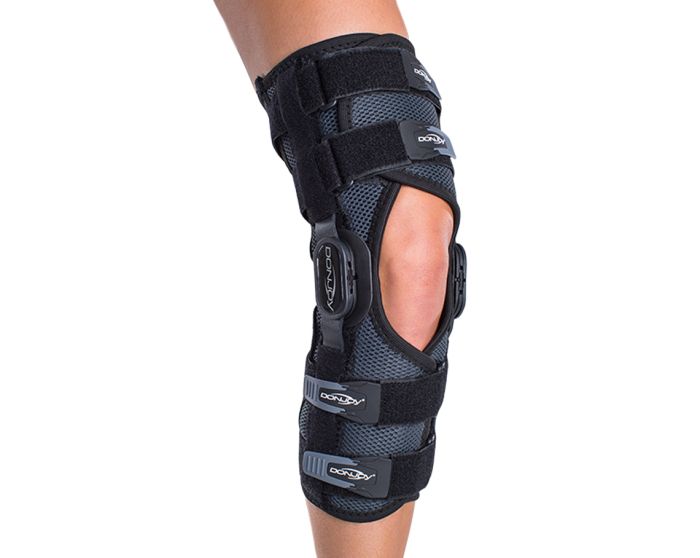 DonJoy Playmaker II hinged knee brace